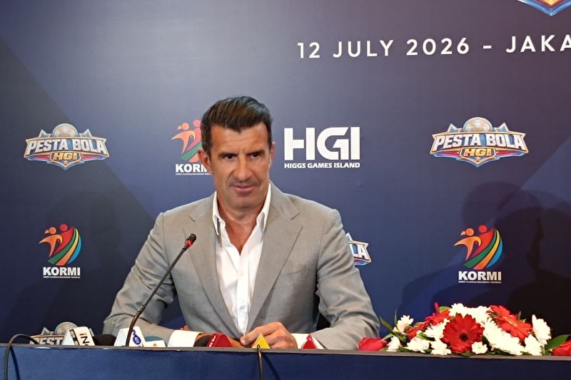 Makin Memanas, Luis Figo Desak Presiden FIFA Gianni Infan...