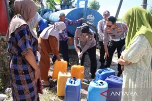 Penyaluran Bantuan Air Bersih ke Desa Terdampak Kekeringan