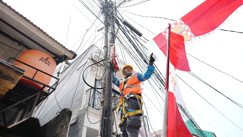 PLN Ajak Masyarakat Rayakan Kemerdekaan dengan Aman, Hindari Dekorasi Dekat Kabel Listrik