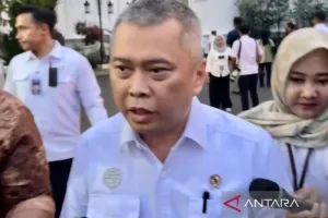 Bangun Rel Trans-Kalimantan...