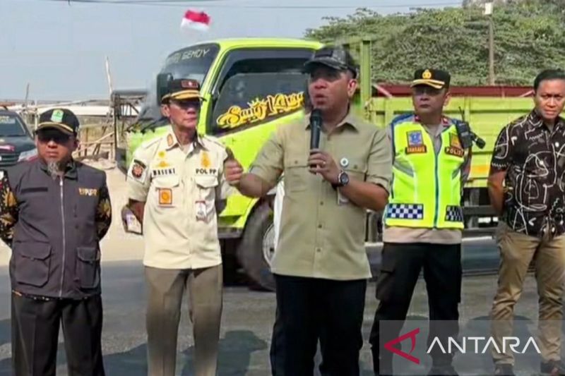 Bupati Karawang Aep Syaepuloh Minta PLN Tidak Sambung Lis...