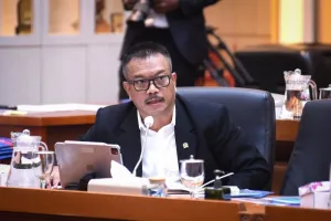 Kasus Pasien BPJS Menunggu 8 Jam Jadi Sorotan, DPR Desak Evaluasi Pelayanan Rumah Sakit.