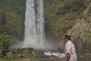 Tak Sekadar Air Terjun, Cur...