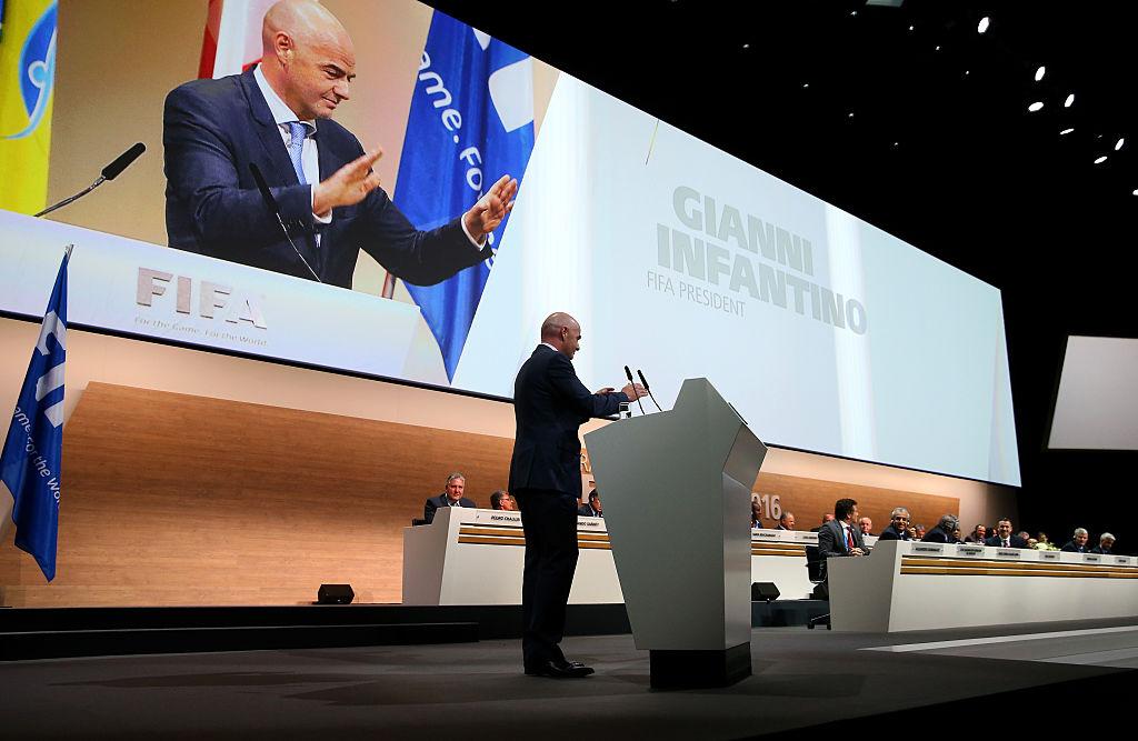 Tekanan terhadap Infantino Meningkat, UEFA Pertahankan An...