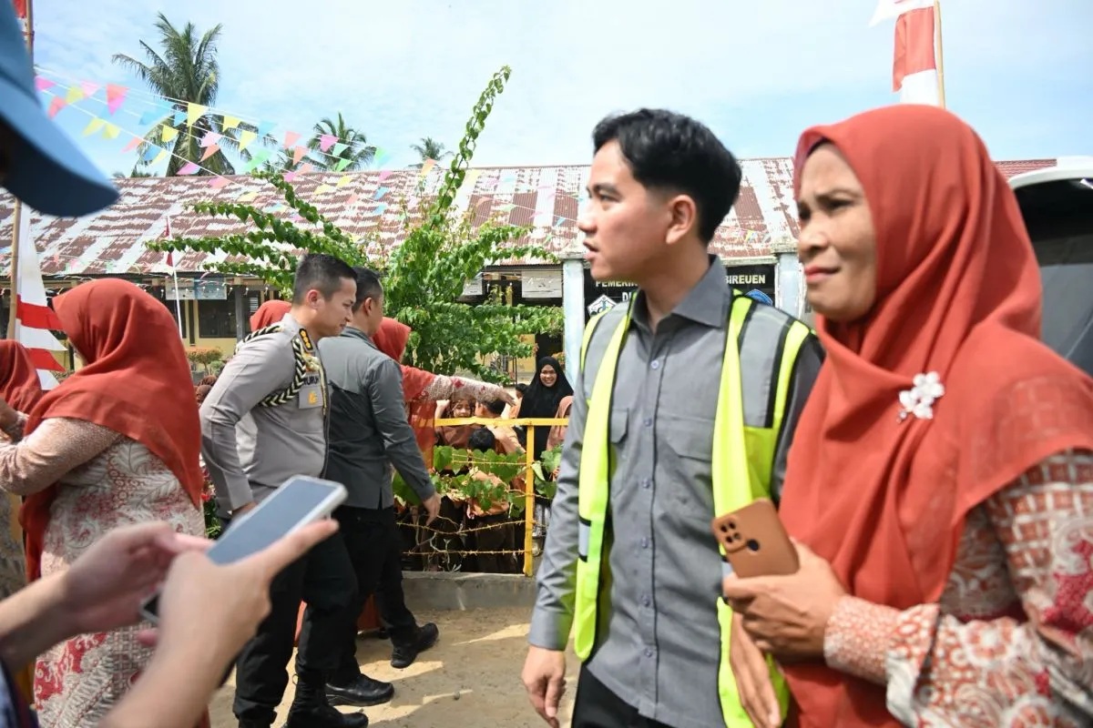 Di Aceh, Gibran Minta Sekol...
