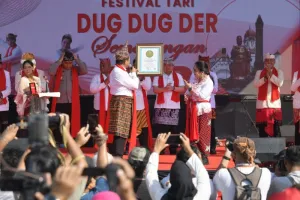 Cetak Rekor Baru, 25 Ribu O...