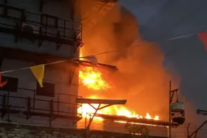 Gerak Cepat, Gulkarmat Padamkan Kebakaran Gudang Sekolah di Penjaringan Jakut