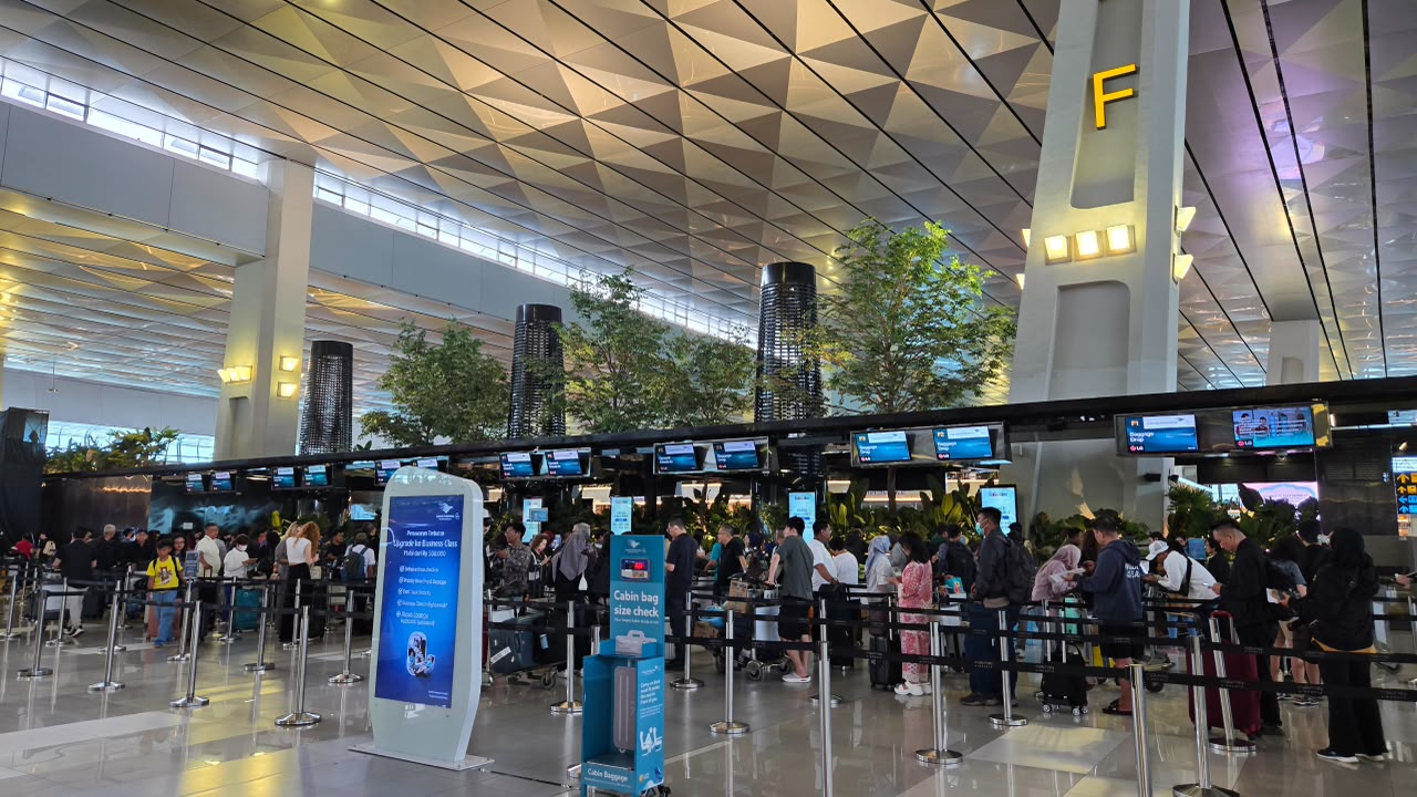 Jadi Bandara Tersibuk Kedua di Asia Tenggara, Soekarno-Ha...