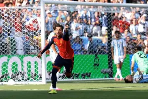 Penyerang Barcelona Ferran Torres Minta Dijual ke PSG Seusai Capai Persyaratan Personal