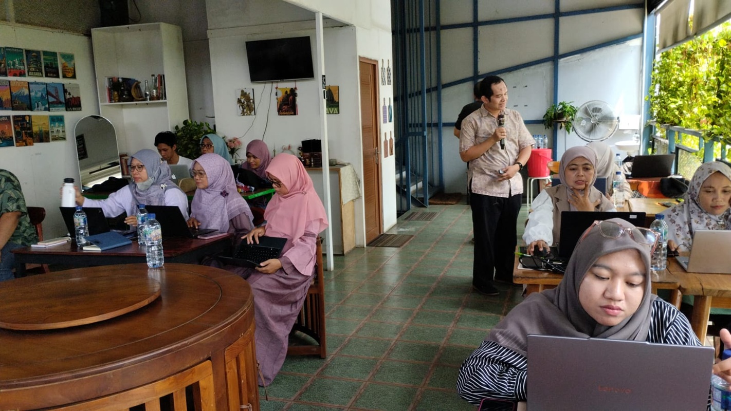 Student Committee MM FEB UI Ajarkan Pelajar dan Guru di T...