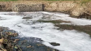 Sungai Cihaur di Bandung Ba...