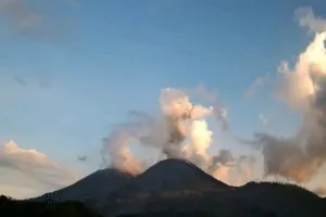 Wisatawan Diminta Berhati-hati, Gunung Lewotobi Laki-laki Erupsi Empat Kali
