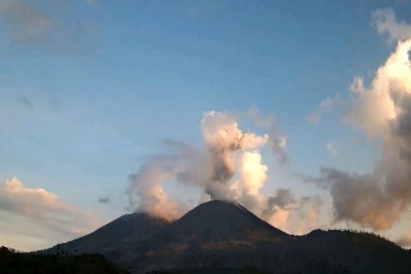 Wisatawan Diminta Berhati-hati, Gunung Lewotobi Laki-laki...