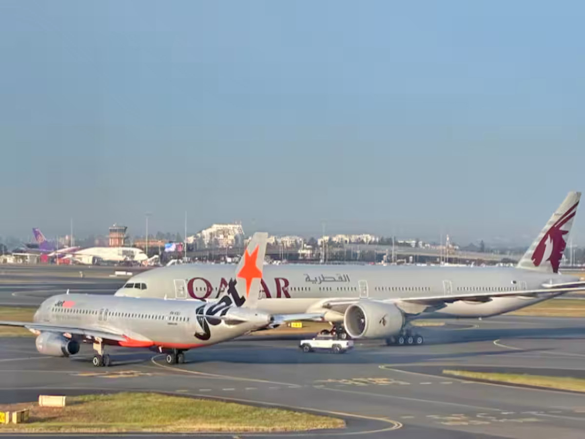 Hanya Berjarak Beberapa Meter, Qatar Airways Nyaris Tabra...