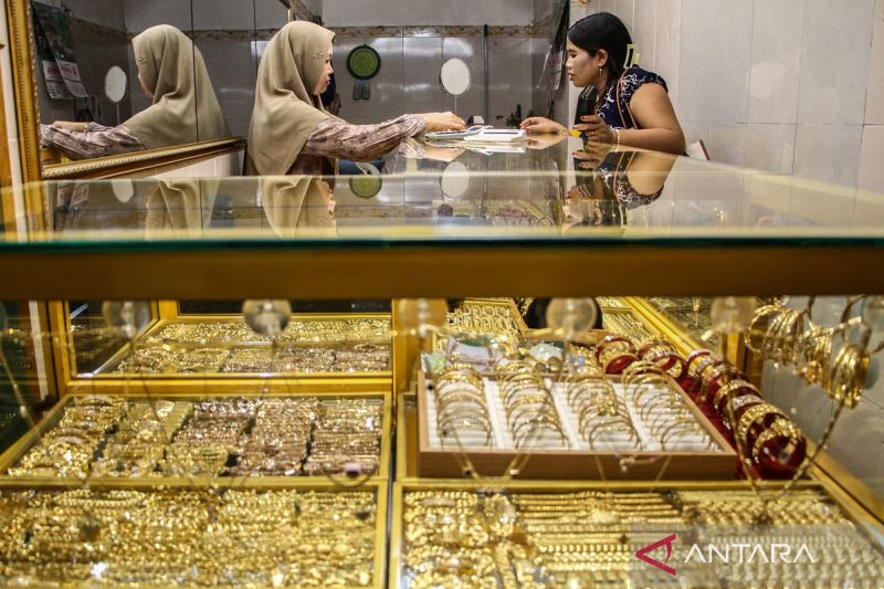 Harga Emas Antam Stabil di Angka Rp2,690 Juta/Gr pada Senin Ini