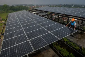 Kejar Target PLTS 100 GW, P...