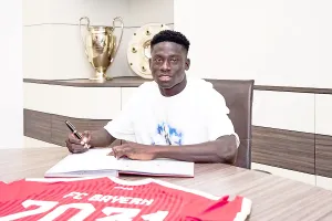 Dari Gambia ke Raksasa Eropa, Pemuda 18 Tahun Ini Resmi Dikontrak Bayern Munchen Hingga 2031!