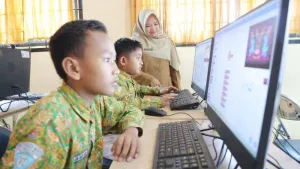 Keren! Inovasi Siswa SD di Surabaya Ciptakan Aplikasi AI untuk Terjemahkan Bahasa Isyarat