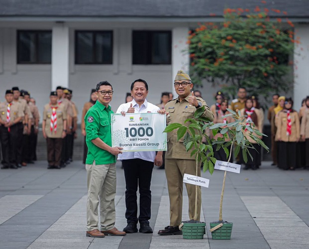 Pemkot Bandung Terima 2.000 Bibit Pohon untuk Perkuat Rua...