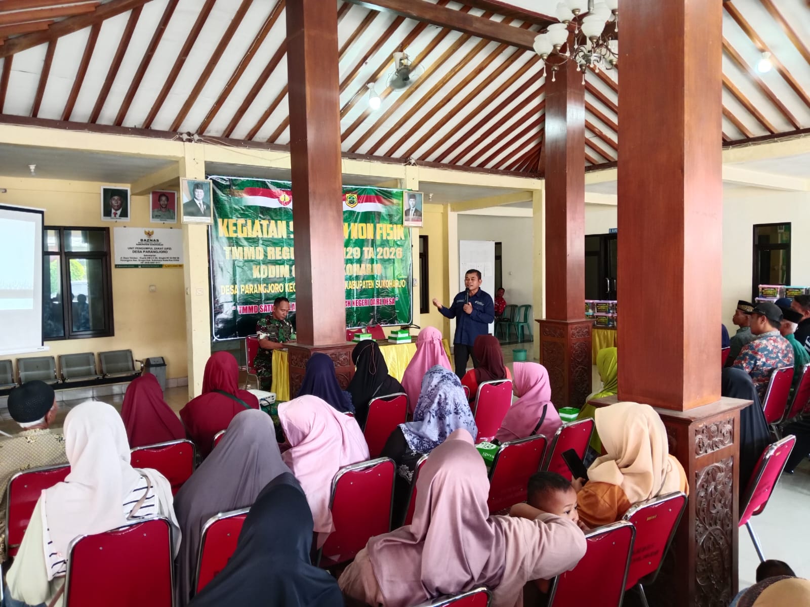  Tak Hanya Bangun Fisik! TMMD ke-129 Kodim Sukoharjo Edukasi Kesehatan dan Salurkan Sembako