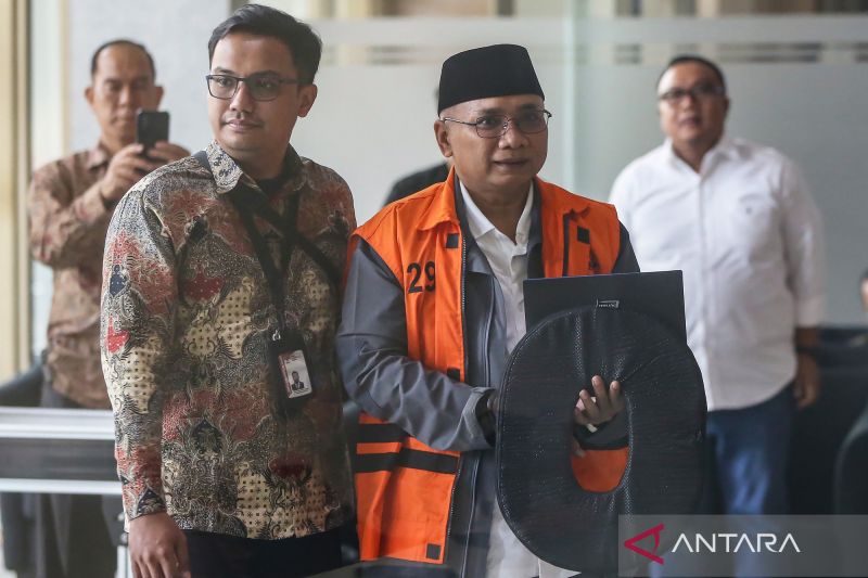Hari ini, Mantan Menag Yaqut Cholil Jalani Sidang Perdana...