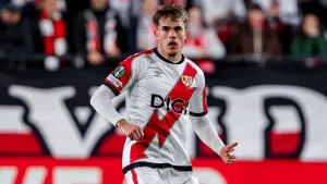 Chelsea Datangkan Pep Chavarria, Bek Kiri Rayo Vallecano Dikontrak hingga 2031