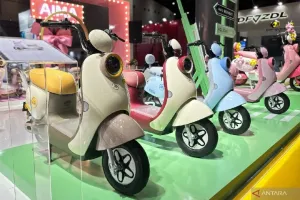 Di Tengah Penataan Subsidi Pertalite, Motor Listrik  Jadi Pilihan Mobilitas yang Kian Relevan.