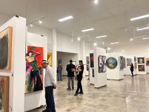 Komunitas Lingkaran Seni Bandung Gelar Pameran Lukisan “Embracing the Journey”