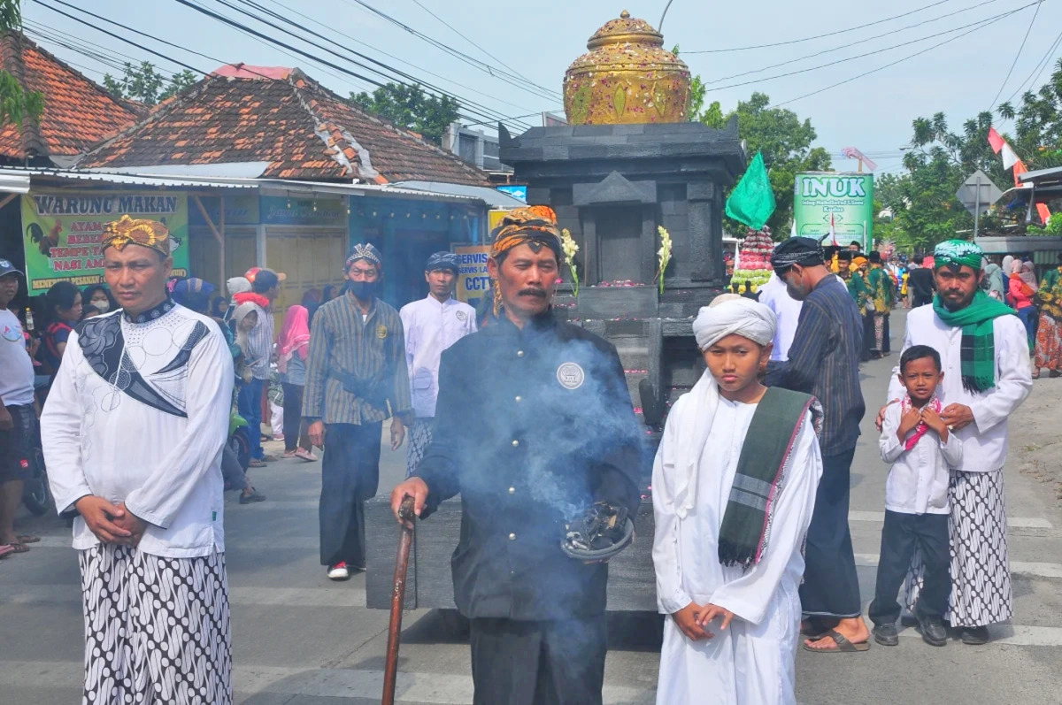 Mengenal Arti Rebo Wekasan,...
