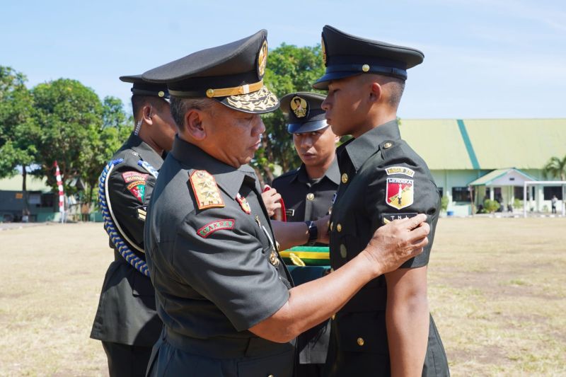 Pangdam Merdeka Tuntut Bintara Muda Disiplin dan Pertebal...