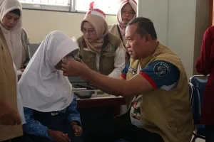 Pemkot Bekasi Bagikan Kacamata Gratis untuk Siswa