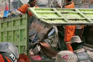 Penataan Daerah, Satpol PP Karawang Tertibkan Puluhan Bangunan Liar di Perkotaan