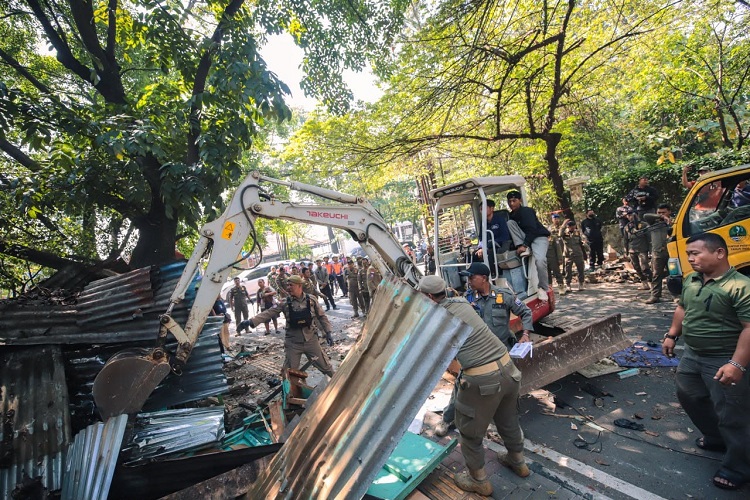 Wali Kota Bandung Tegaskan Penertiban PKL Tak Disertai Ko...
