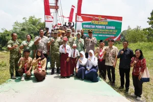571 KK Warga Sajau Hilir Menikmati Jembatan Garuda ke Kebun dan Sekolah