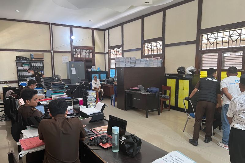 Ada Apa Tiba-tiba Kantor Disdikbud Kabupaten Ende Digeledah?