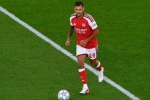 Arsenal Menang Dramatis atas Como 4-3 Lewat Adu Penalti di Akhir Pramusim