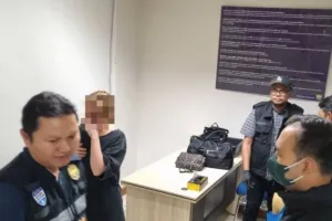Dikira Lolos dari Pemeriksa...