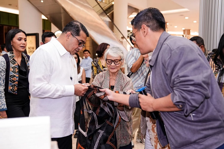 Menekraf Ingin Tenun jadi Kekuatan Ekonomi Kreatif