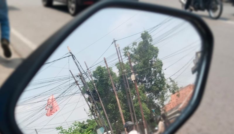 Pemkab Karawang Mulai Tata Jaringan Kabel Udara yang Semr...