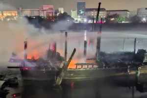 Tiga Kapal Tradisional Terbakar di Muara Baru Jakarta Utara