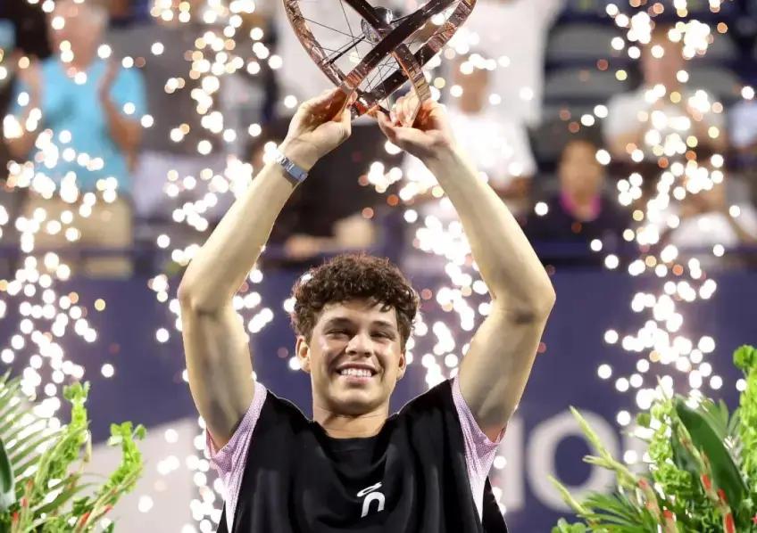 Ben Shelton Ukir Sejarah, Juara Turnamen Masters 1000 Kan...