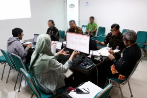 Buang Sampah ke TPS Liar Nagrak, 4 Perusahaan Dikenai Sanksi DLH DKI