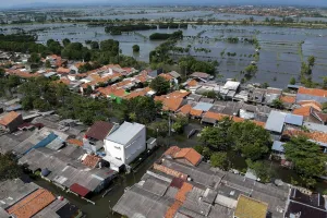 Giant Sea Wall Jadi Taruhan...
