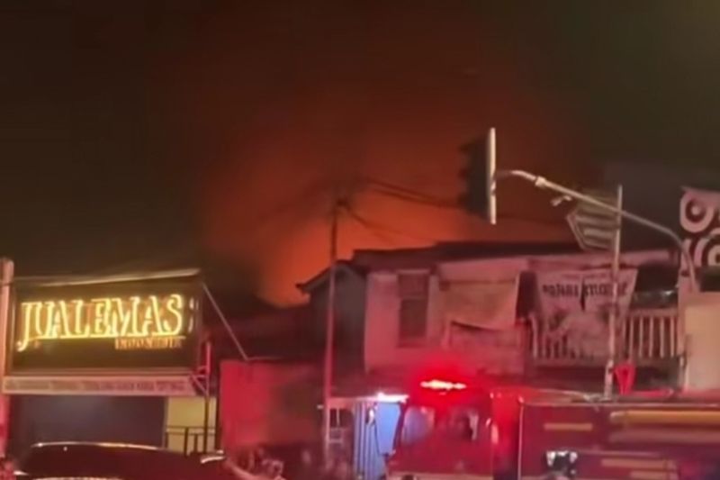 Heboh! Kebakaran Gudang Terjadi di Kelapa Dua Jakbar, Ini...
