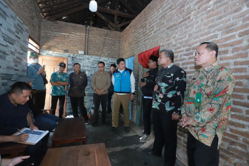 Kisah Haru Nenek Sumarni di Blitar, Rumahnya Kini Dibantu...