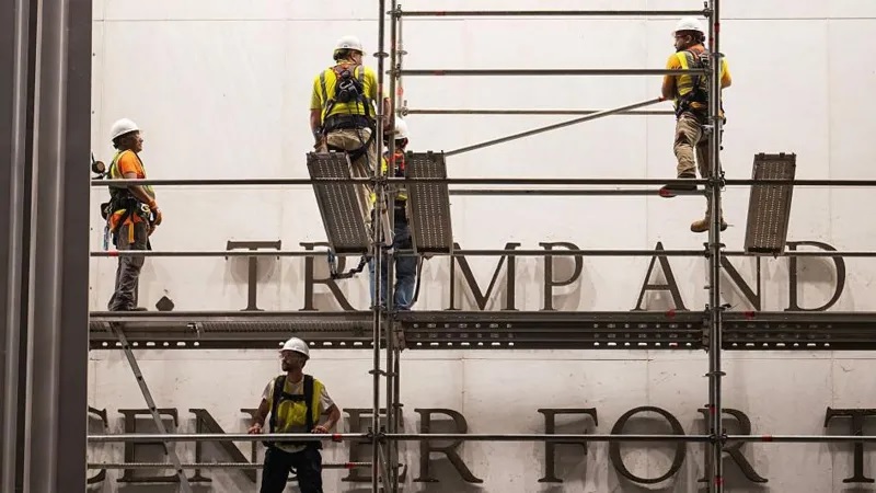 Nama Trump Kembali Dipasang di Gedung Kennedy Center 