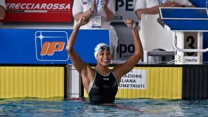 Perenang Italia Sara Curtis Pecahkan Rekor Dunia 50 Meter Gaya Punggung Dua Hari Beruntun