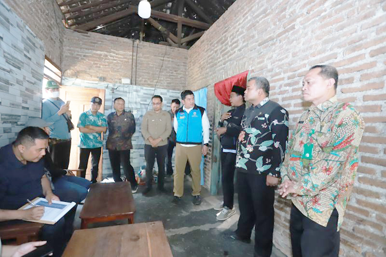 Rawat Anak Lumpuh 25 Tahun,...