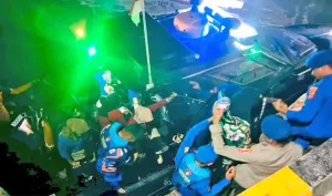 Salut, Polairud Evakuasi Ibu Hamil Dari Pulau Terpencil di Manggarai Barat