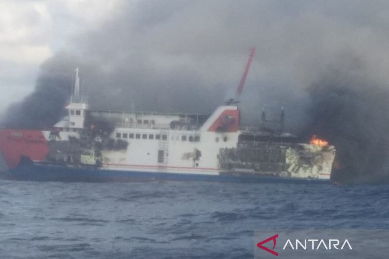 Update KMP Putri Yasmin yang Terbakar: SAR Gabungan Perlu...